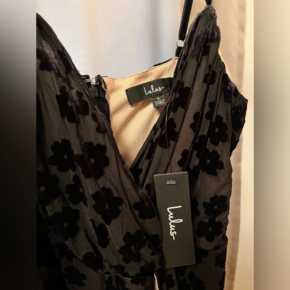 Lulu’s Floral Lace Midi Dress